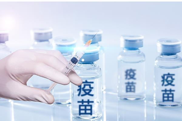 我國新冠疫苗累計接種近24億劑次，專(zhuān)家回應熱點(diǎn)問(wèn)題